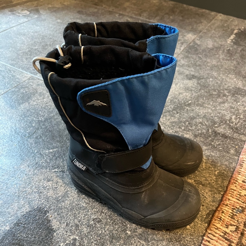 Tundra kids winter boots size 3